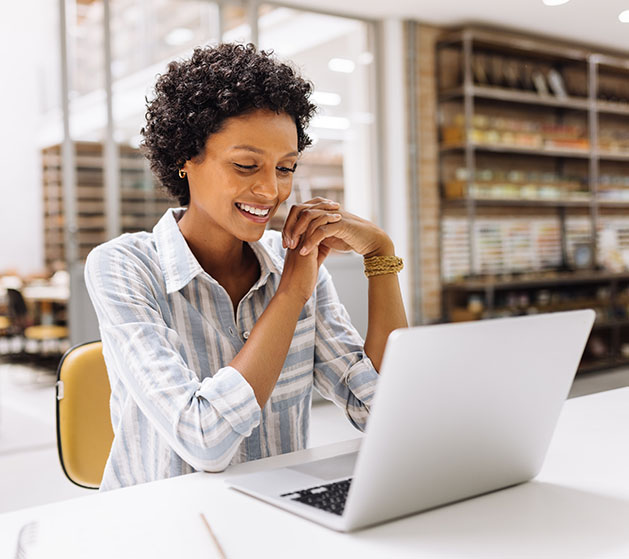 A woman exporting sales data to QuickBooks Online using American PaySave POS Systems