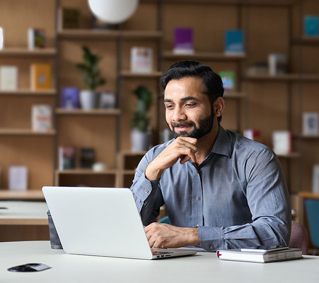 A business owner generating flash reports using American PaySave POS systems